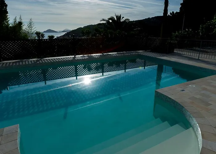 Borgo Dell'uccellaia - Smeraldo * Marciana Marina (Isola d'Elba)